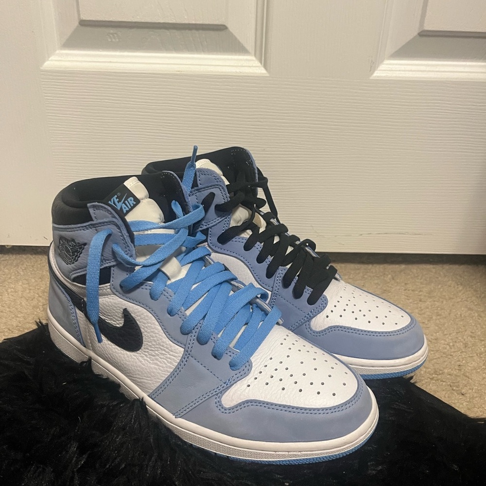 Nike Air Jordan Retro High Sneakers (Jordan 1 Univeristy Blue)